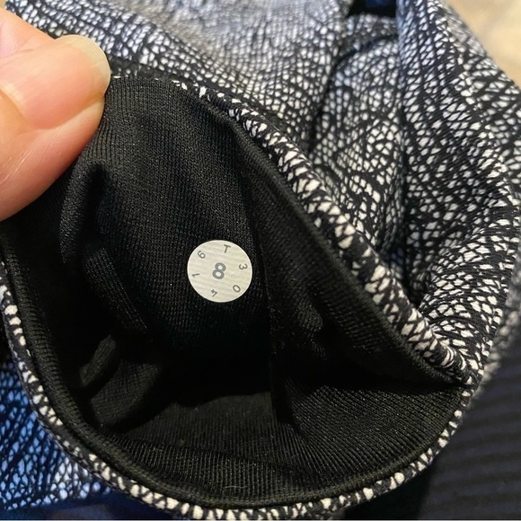 LULULEMON Women Black & White Patterned Leggings Size 8 - Picture 8 of 8